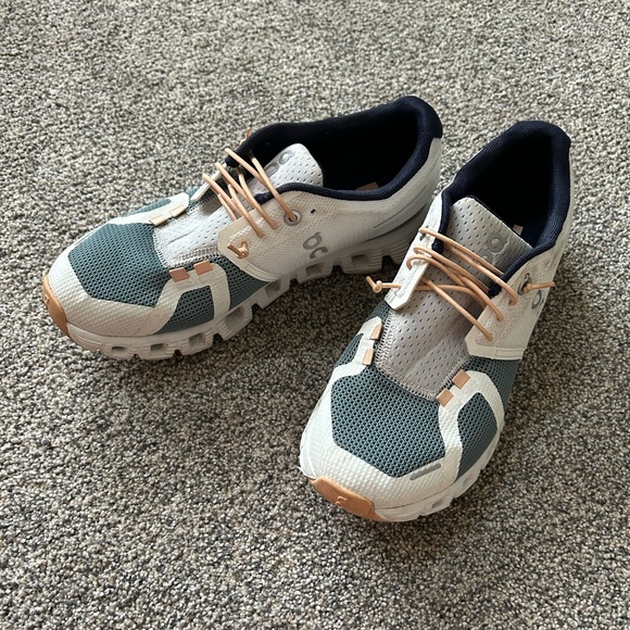 On Running Cloud 5 White and teal Sneakers - Picture 6 of 8